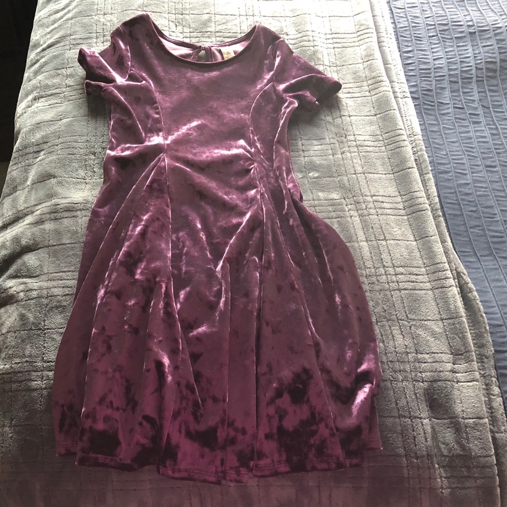 Girls velvet dress size M